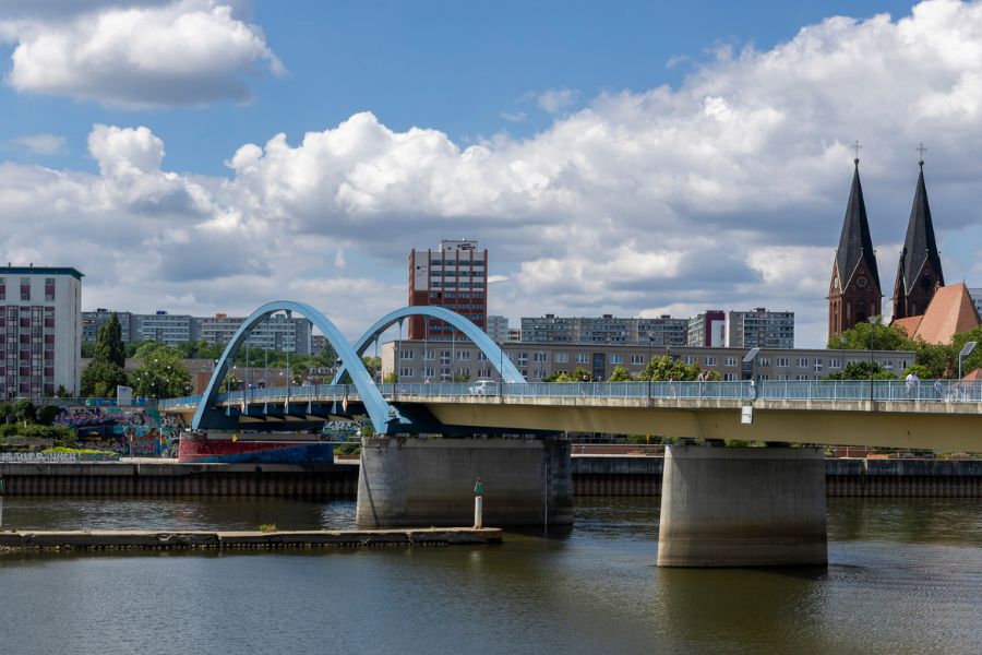Blick über die Stadtbrücke auf Frankfurt (Oder) Blick über die Stadtbrücke auf Frankfurt (Oder)