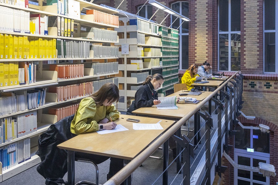 Bibliothek Studierende