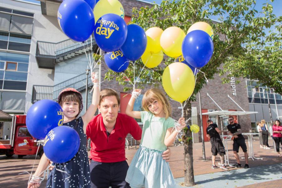 Children with adults at the Viadrina family festival in 2017