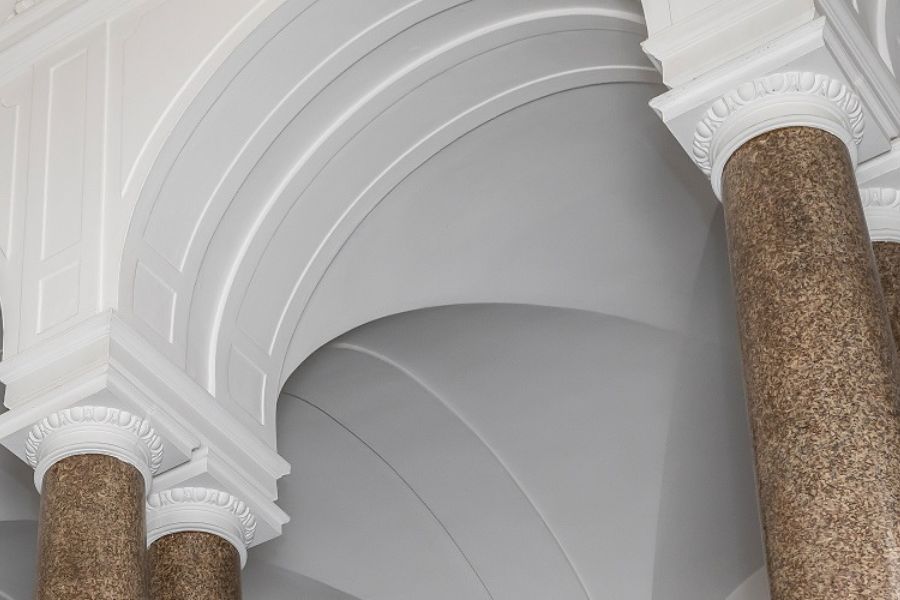 Säulen im Hauptgebäude Säulen im Hauptgebäude